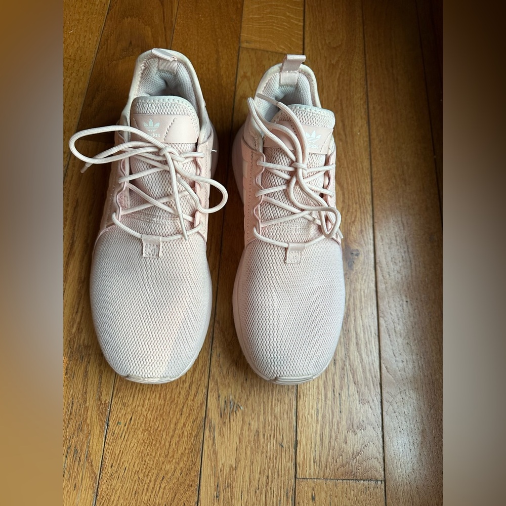 Adidas Big Kids Soft Pink Sneakers (fits size 8-8.5 women’s)